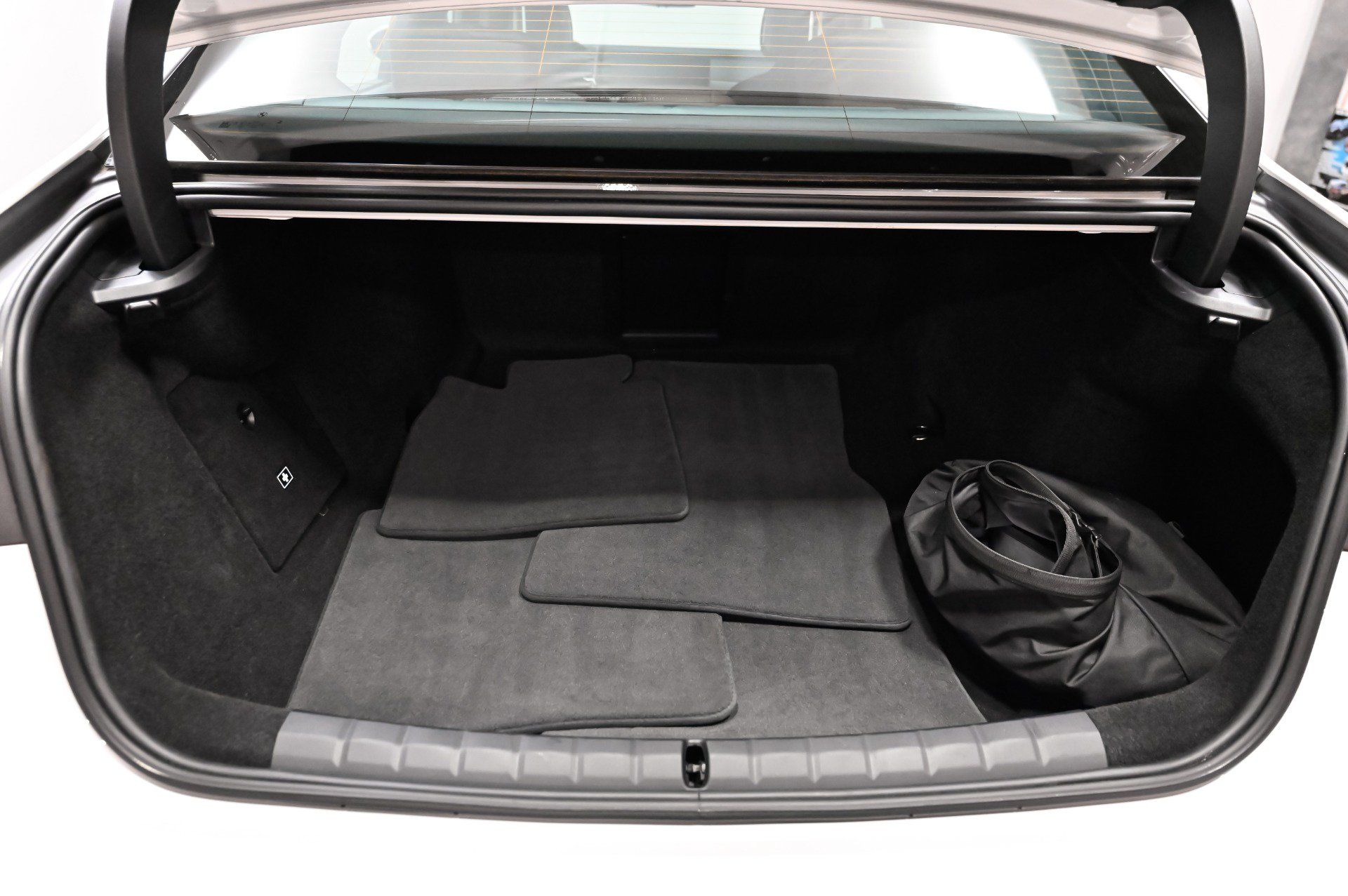 Used 2023 BMW i7 xDrive60 AWD/4WD image 30
