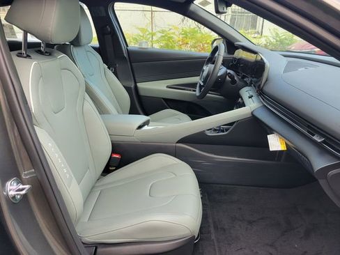 New 2025 Hyundai Elantra Limited FWD image 20