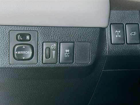 Used 2015 Toyota RAV4 Limited AWD/4WD image 16