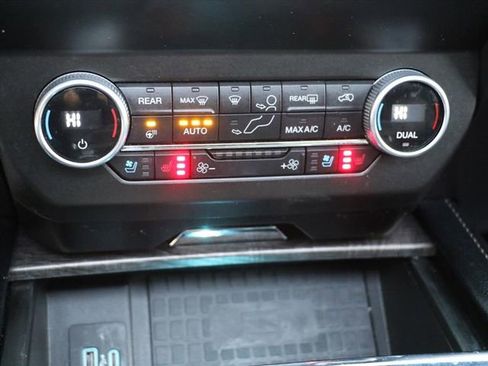 Used 2021 Ford Expedition Limited image 23