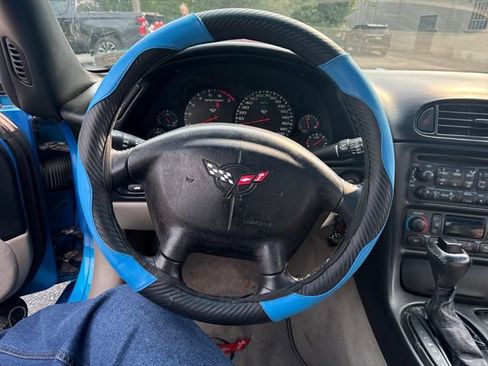 Used 1998 Chevrolet Corvette Coupe RWD image 15