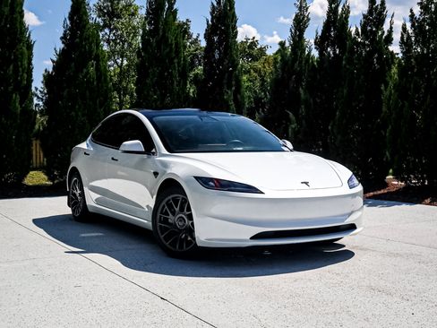 Used 2025 Tesla Model 3 Long Range RWD image 2