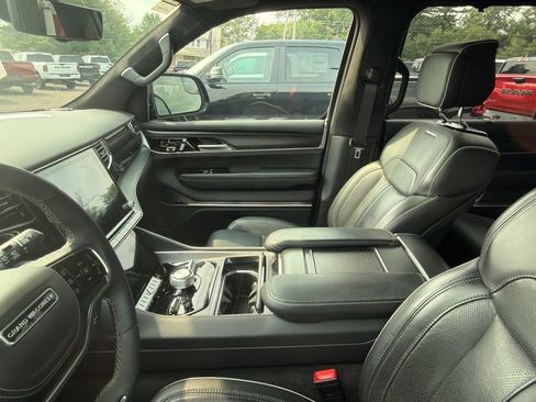 Used 2025 Jeep Grand Wagoneer Series II Obsidian w/ Quick Order Packagew 28T AWD/4WD image 10