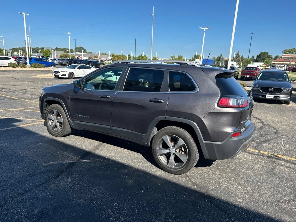 Used 2019 Jeep Cherokee Limited w/ Luxury Group AWD/4WD image 4