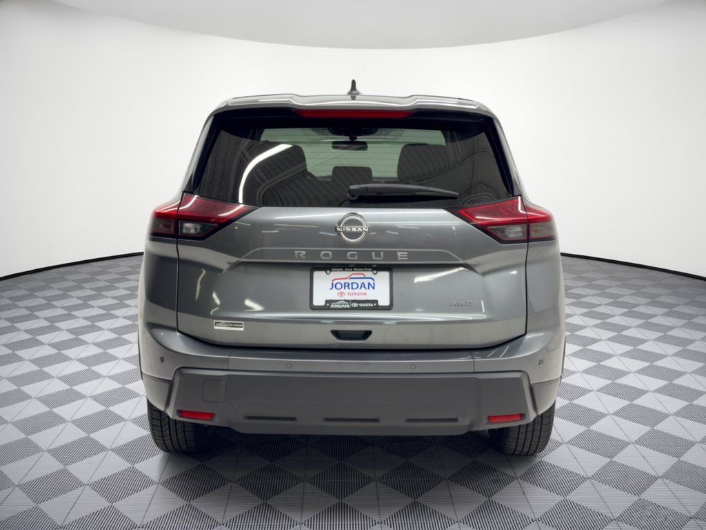 Used 2025 Nissan Rogue SV AWD/4WD image 11