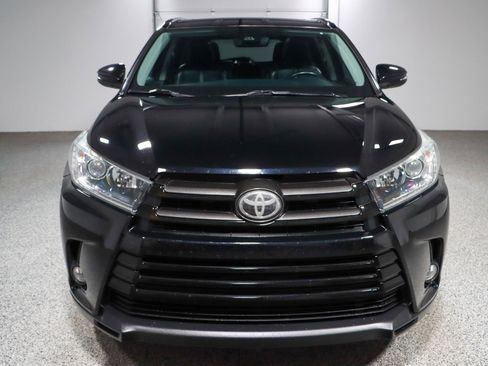 Used 2018 Toyota Highlander SE image 4