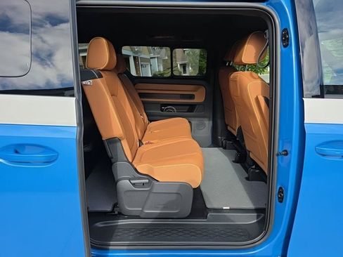 Certified 2025 Volkswagen ID. Buzz Pro S RWD image 8