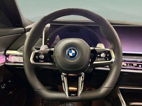 Used 2026 BMW 750e xDrive w/ Executive Package image 8