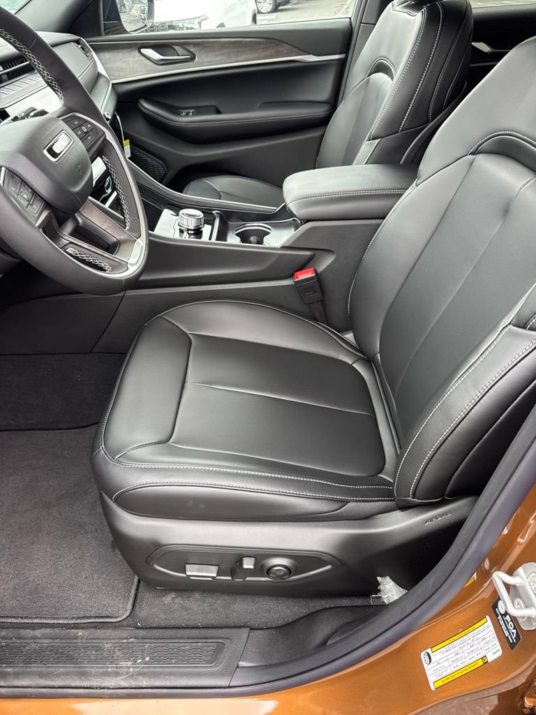 New 2026 Jeep Grand Cherokee L Limited w/ MOPAR Finishing Package AWD/4WD image 9