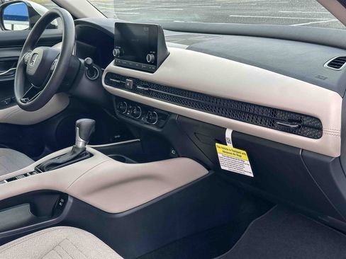 Certified 2025 Honda HR-V LX image 23