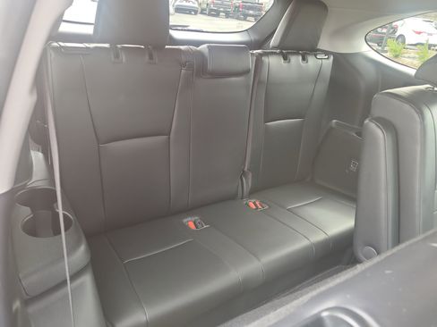 Used 2023 Toyota Highlander XLE AWD/4WD image 30