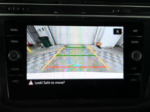 Used 2024 Volkswagen Tiguan SE R-Line FWD image 5