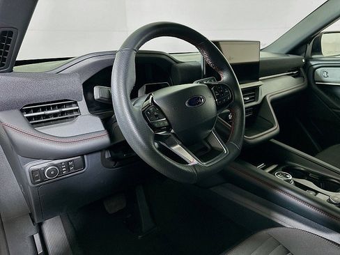 Used 2025 Ford Explorer ST-Line w/ ST-Line Street Pack image 9
