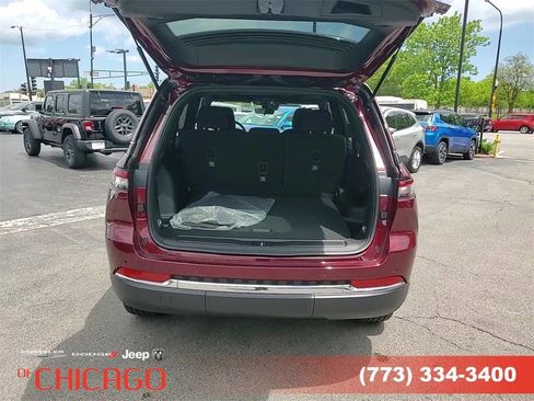 New 2025 Jeep Grand Cherokee Laredo image 8