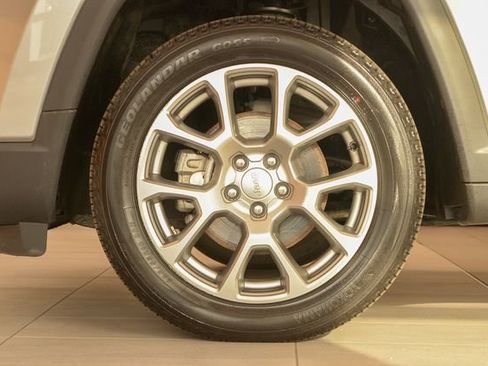 Used 2022 Jeep Compass Latitude image 9