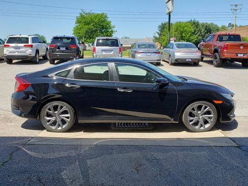 Used 2019 Honda Civic Touring image 7