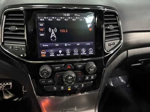 Used 2019 Jeep Grand Cherokee Altitude AWD/4WD image 19