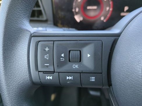 Used 2025 Nissan Kicks SV image 23