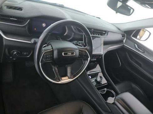 Used 2022 Jeep Grand Cherokee L Limited image 17