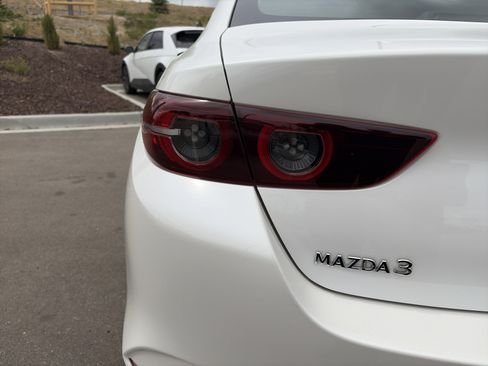 Used 2019 MAZDA MAZDA3 Sedan w/ Premium Package FWD image 27