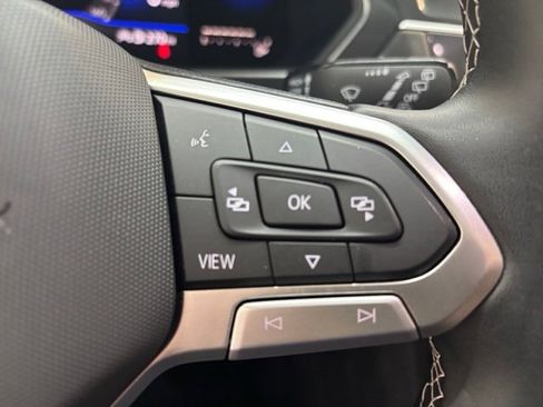 Certified 2022 Volkswagen Tiguan SE w/ Panoramic Sunroof Package image 23