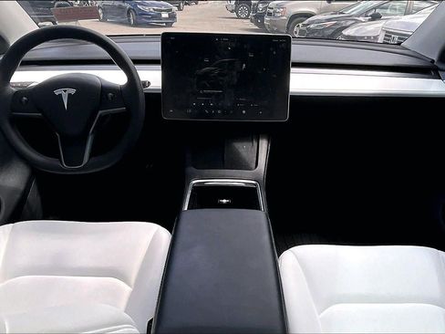 Used 2024 Tesla Model Y Long Range AWD/4WD image 11