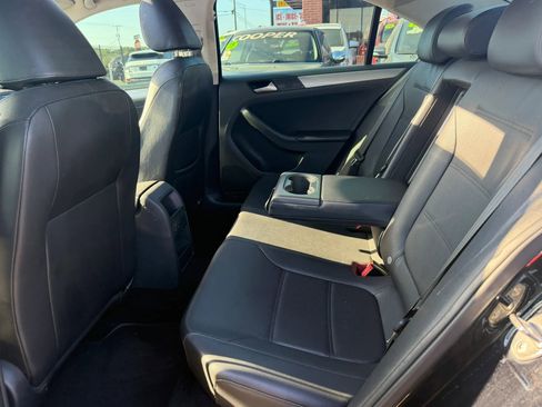 Used 2017 Volkswagen Jetta SE image 13