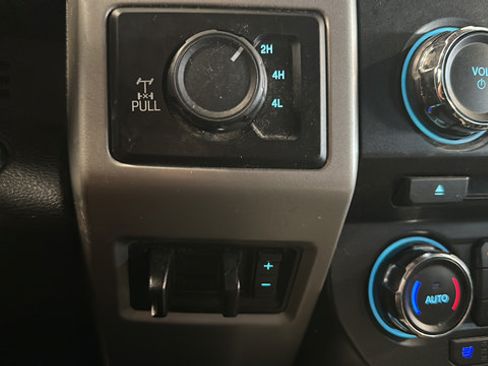 Used 2017 Ford F250 Lariat w/ Lariat Ultimate Package AWD/4WD image 27