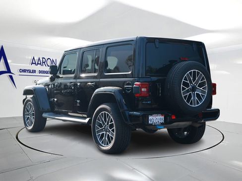 Used 2023 Jeep Wrangler Unlimited Sahara AWD/4WD image 2