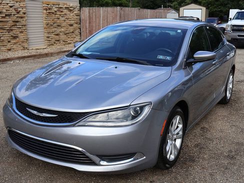 Used 2015 Chrysler 200 Limited w/ Convenience Group FWD image 3