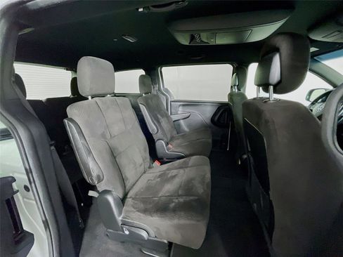 Used 2014 Dodge Grand Caravan SE image 30