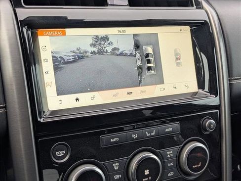 Used 2020 Land Rover Discovery HSE Luxury image 13