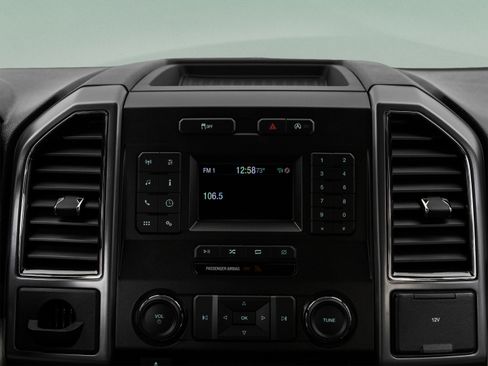 Used 2018 Ford F150 Platinum w/ Equipment Group 701A Luxury AWD/4WD image 17