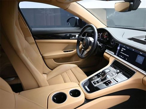 Used 2019 Porsche Panamera 4 w/ Premium Package image 22