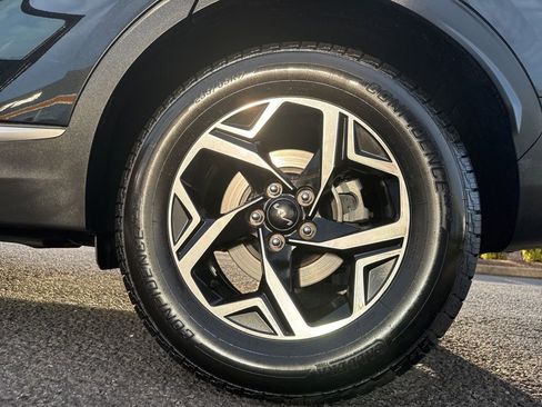 Used 2024 Kia Sportage LX image 9