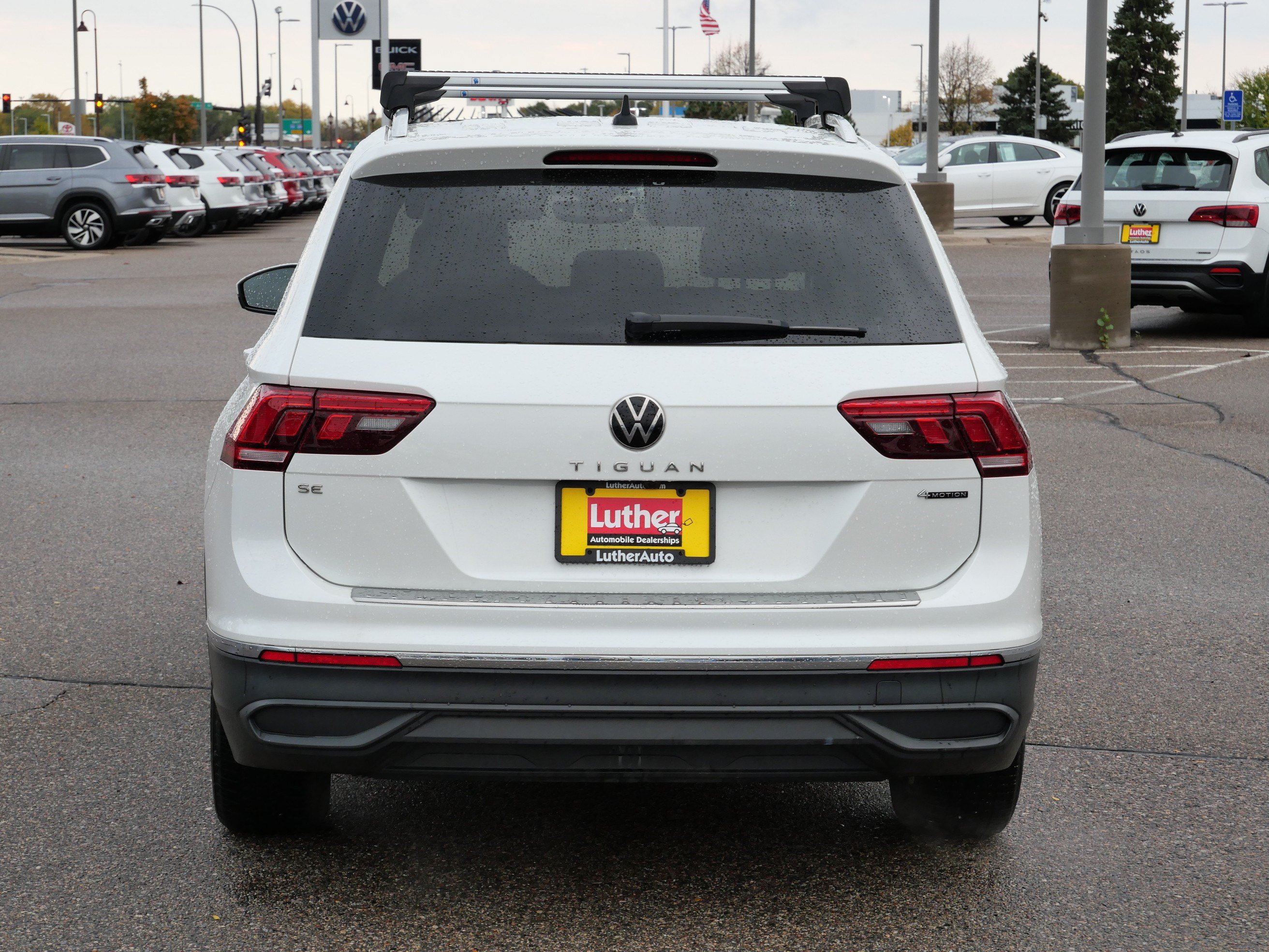 Used 2023 Volkswagen Tiguan SE w/ Panoramic Sunroof Package AWD/4WD image 4