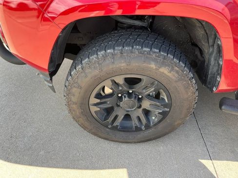 Used 2022 Toyota Tacoma SR AWD/4WD image 18