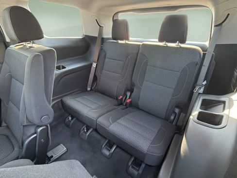 Used 2023 GMC Acadia SLE w/ Driver Convenience Package FWD image 33