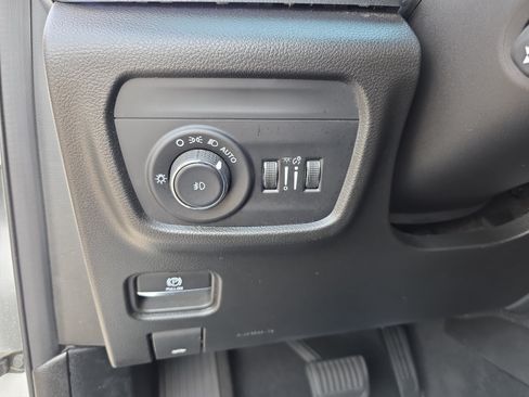Certified 2023 Jeep Grand Cherokee Overland AWD/4WD image 24