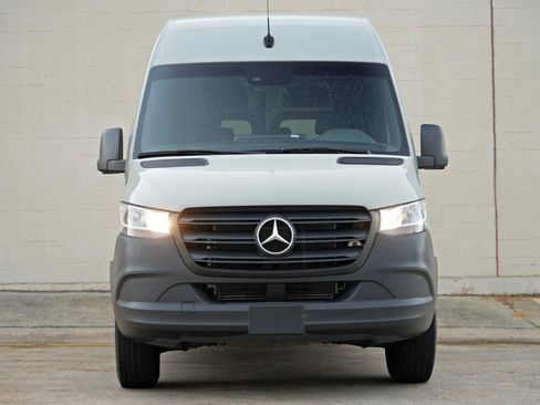 Used 2022 Mercedes-Benz Sprinter 2500 image 7