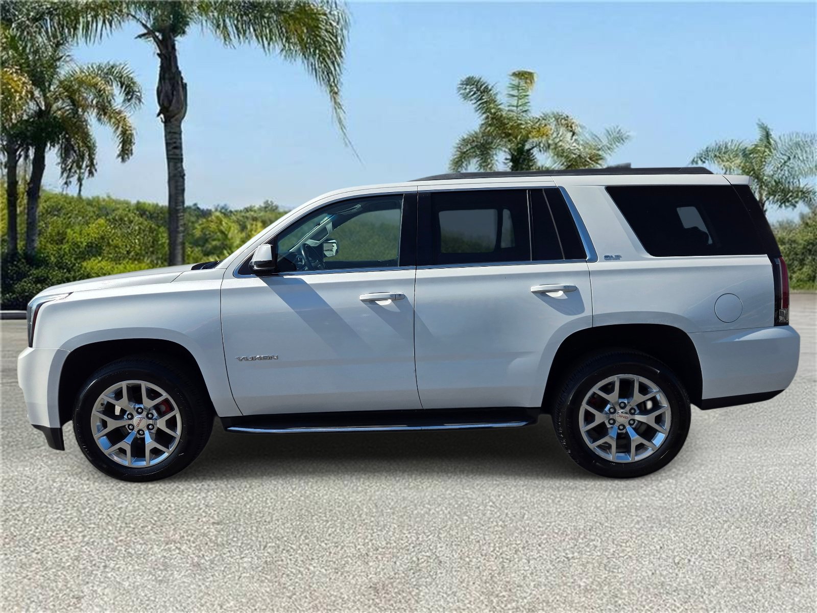 Used 2017 GMC Yukon SLT RWD image 2