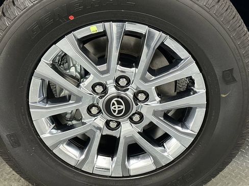 Certified 2024 Toyota Tacoma Limited w/ Limited Package (LT) image 11