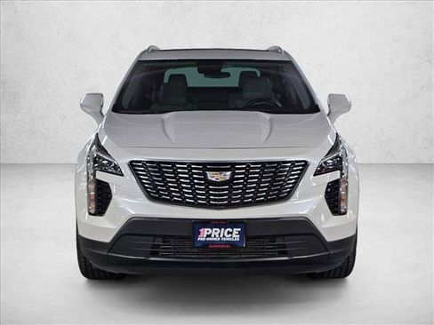 Used 2023 Cadillac XT4 Luxury w/ Cold Weather Package FWD image 2