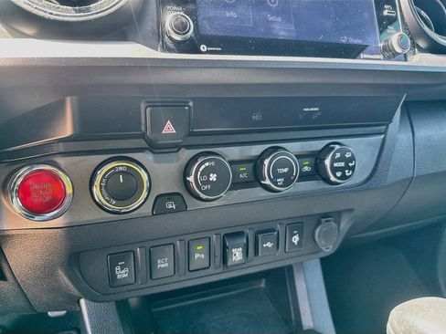 Used 2020 Toyota Tacoma TRD Off-Road w/ Technology Package AWD/4WD image 17