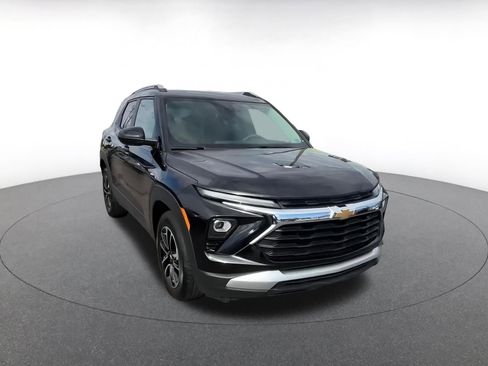 Used 2025 Chevrolet TrailBlazer LT image 3