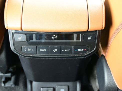 Used 2023 Toyota Highlander Platinum AWD/4WD image 20