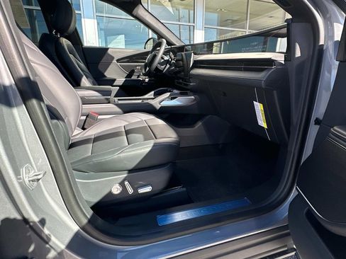 New 2025 Lincoln Nautilus Premier w/ Equipment Group 102A image 13