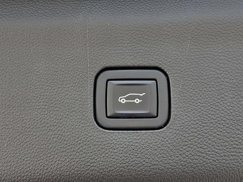 Used 2023 Buick Enclave Essence w/ Experience Buick Package AWD/4WD image 32
