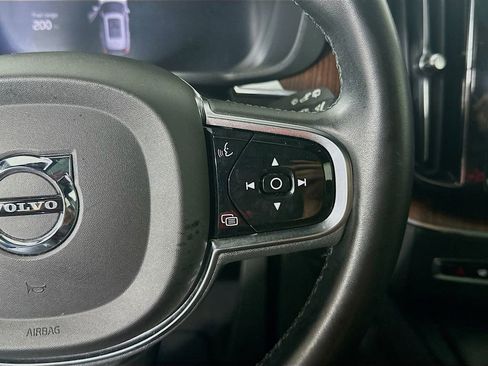 Used 2023 Volvo XC60 B5 Plus image 27