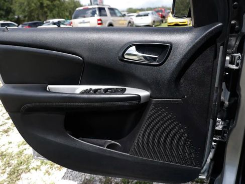 Used 2020 Dodge Journey SE FWD image 37